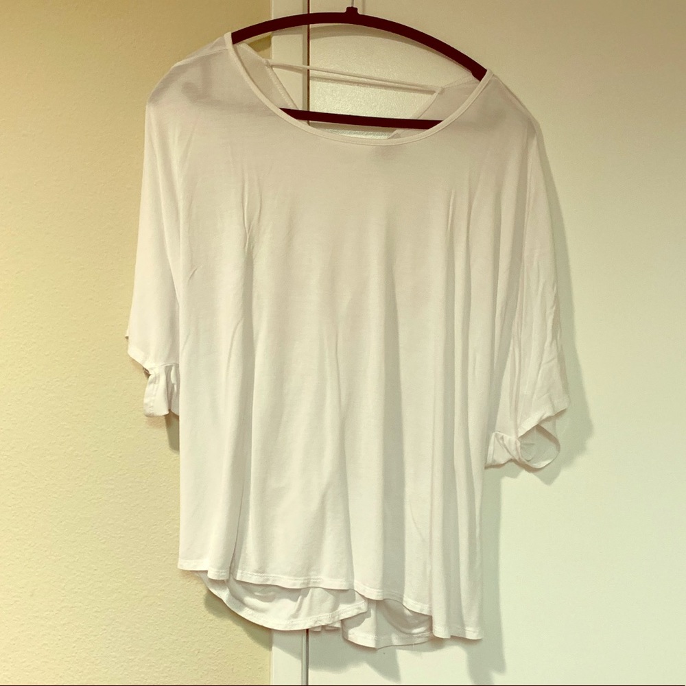 White blouse with low back and twist